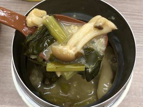 小松菜とたもぎ茸のコンソメ　オートミール